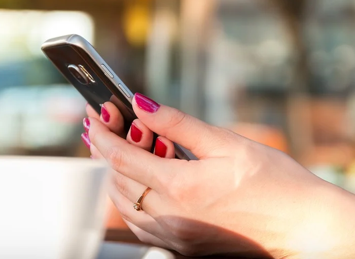 Cómo programar respuestas automáticas en WhatsApp y Telegram